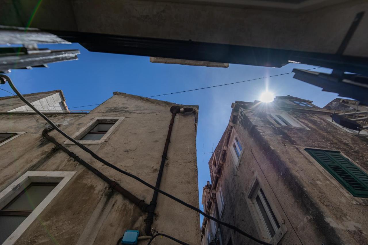 Stanley Helenski - Apartment In Old Town Шибеник Экстерьер фото